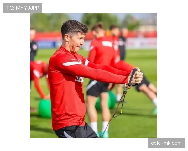 莱万帽子戏法闪耀全场，助波兰强势晋级欧洲杯预选赛