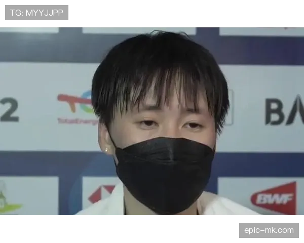 贾一凡喝水都像有教练盯着，真是普通人全看不懂的节奏